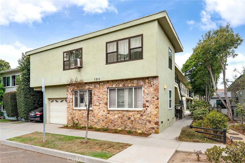 1311 E 1st 12