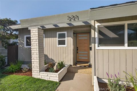 Tiny photo for 221 Via Los Miradores, Redondo Beach, CA 90277 (MLS # SB25235303)