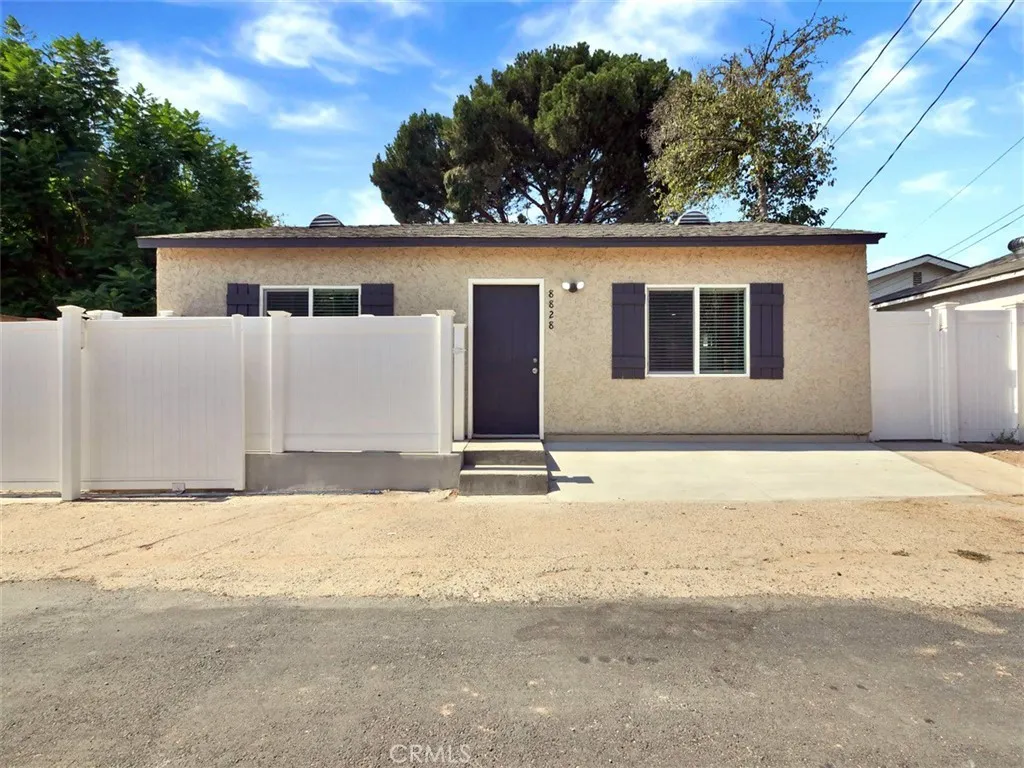 Northridge, California 91325, United States, 1 Bedroom Bedrooms, ,1 BathroomBathrooms,Residential,Active,233864