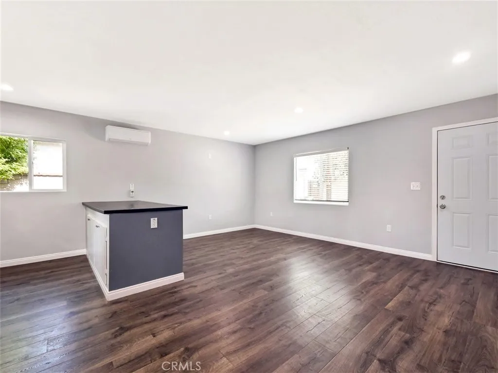 Northridge, California 91325, United States, 1 Bedroom Bedrooms, ,1 BathroomBathrooms,Residential,Active,233864