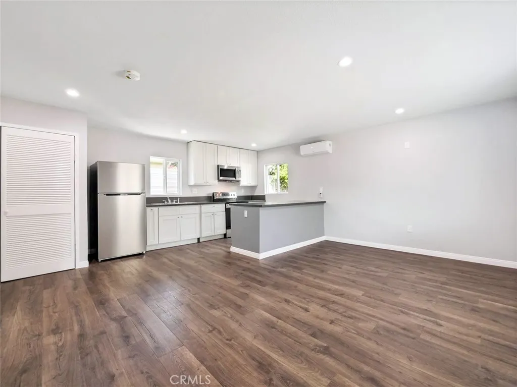 Northridge, California 91325, United States, 1 Bedroom Bedrooms, ,1 BathroomBathrooms,Residential,Active,233864