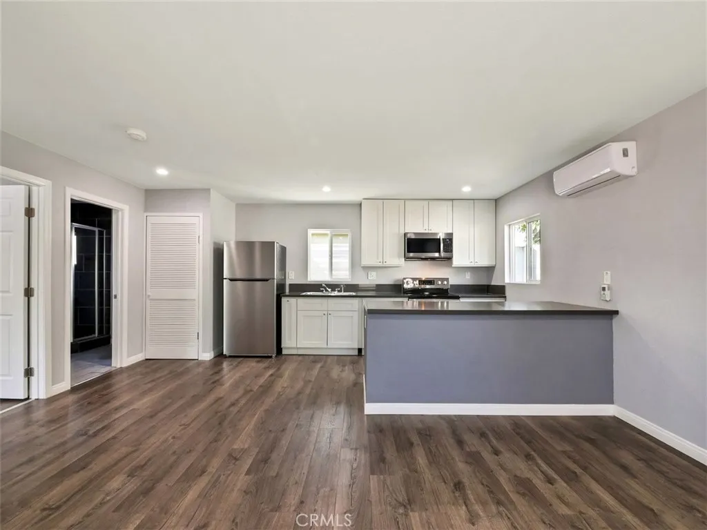 Northridge, California 91325, United States, 1 Bedroom Bedrooms, ,1 BathroomBathrooms,Residential,Active,233864