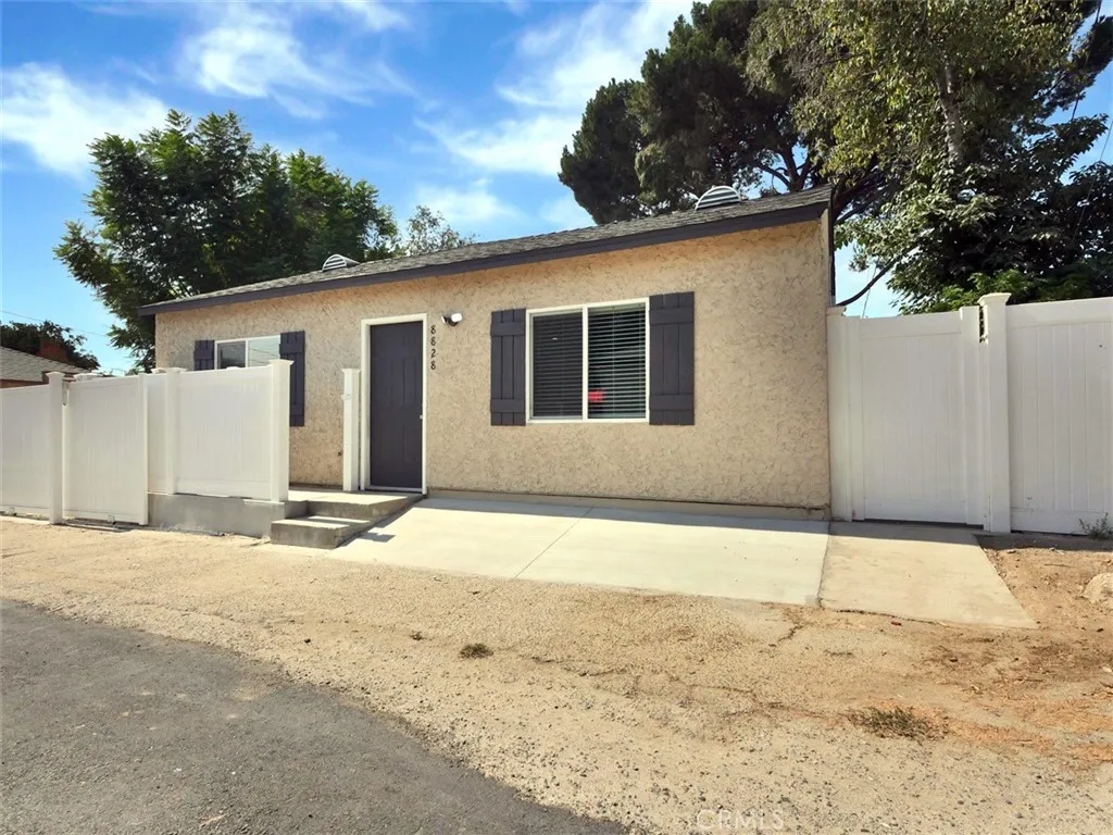 Northridge, California 91325, United States, 1 Bedroom Bedrooms, ,1 BathroomBathrooms,Residential,Active,233864