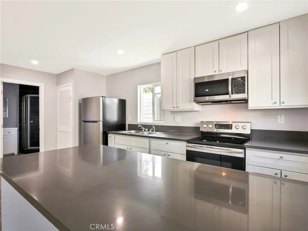 Northridge, California 91325, United States, 1 Bedroom Bedrooms, ,1 BathroomBathrooms,Residential,Active,233864