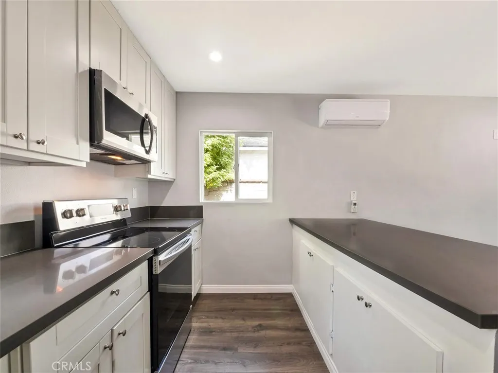 Northridge, California 91325, United States, 1 Bedroom Bedrooms, ,1 BathroomBathrooms,Residential,Active,233864