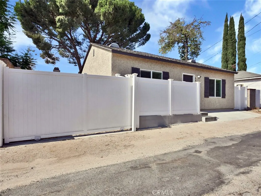 Northridge, California 91325, United States, 1 Bedroom Bedrooms, ,1 BathroomBathrooms,Residential,Active,233864