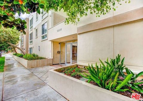 Photo of 10609 Bloomfield Street #103, Toluca Lake, CA 91602 (MLS # 25603681) Photo of 10609 Bloomfield Street #103, Toluca Lake, CA 91602 (MLS # 25603681)