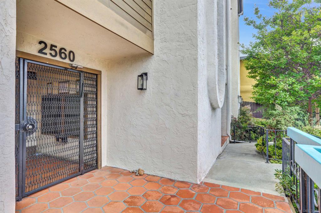 2560 C St 33