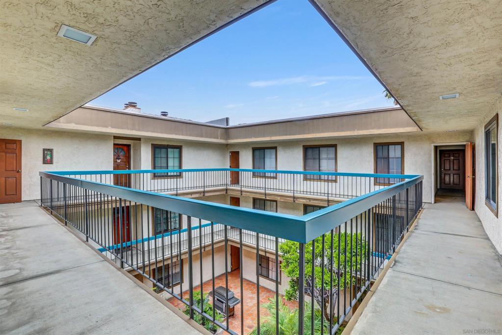 2560 C St 33