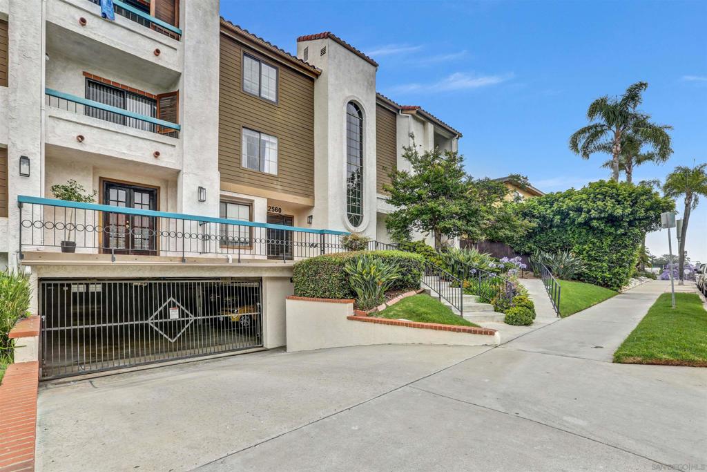 2560 C St 33