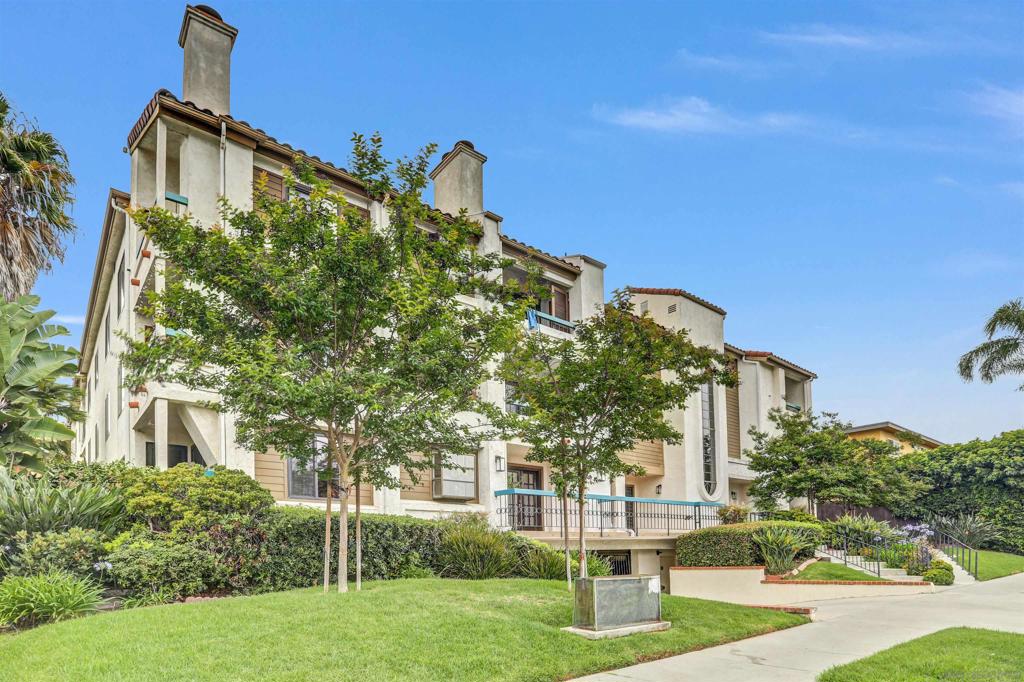 2560 C St 33
