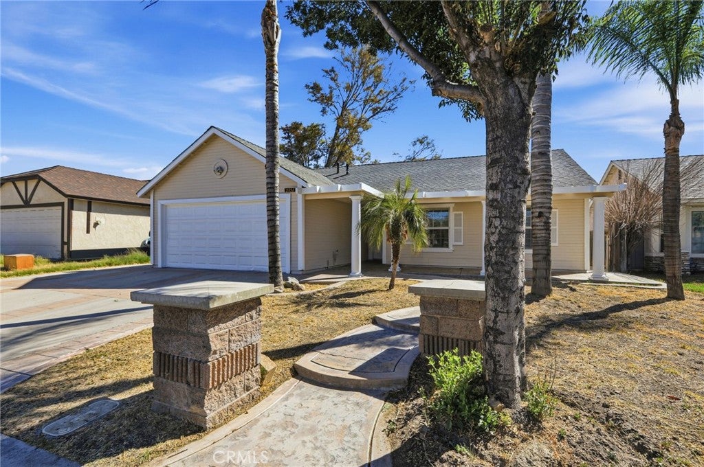 2351 Carnation