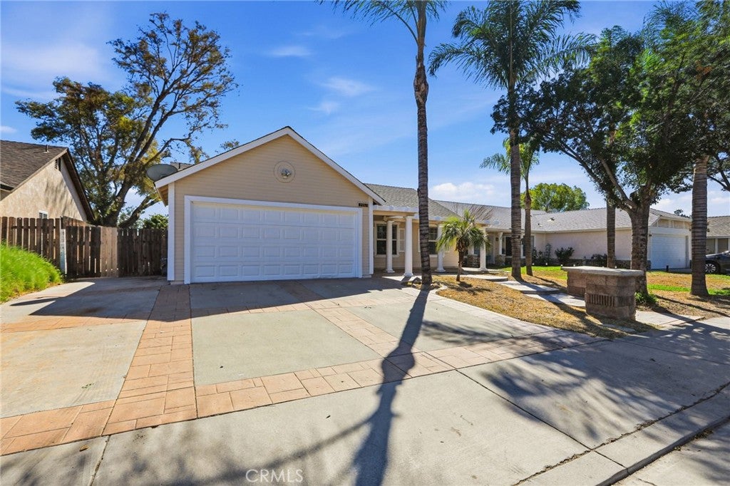 2351 Carnation