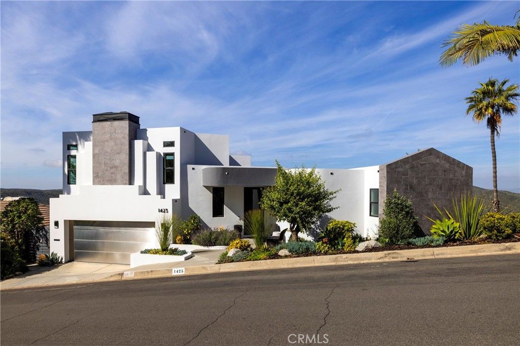 Photo of 1425 Skyline Drive, Laguna Beach, CA 92651 (MLS # OC26040711)