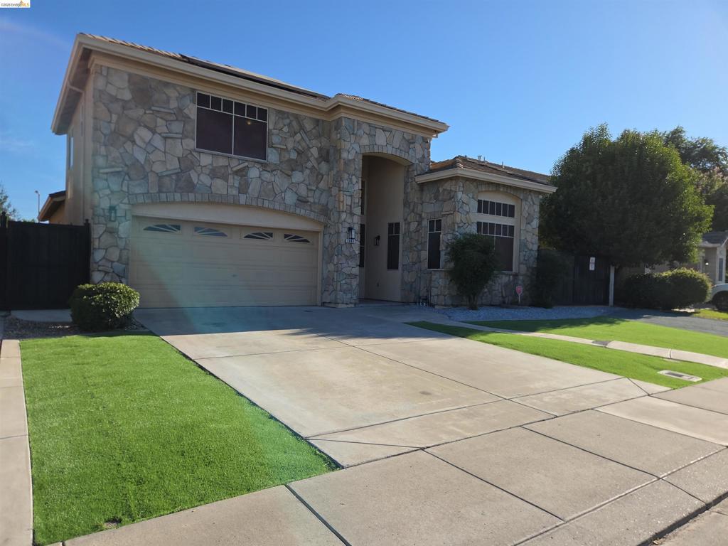1867 Treeline Way