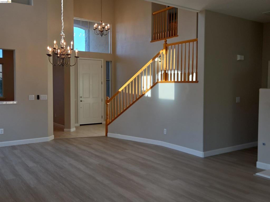 1867 Treeline Way