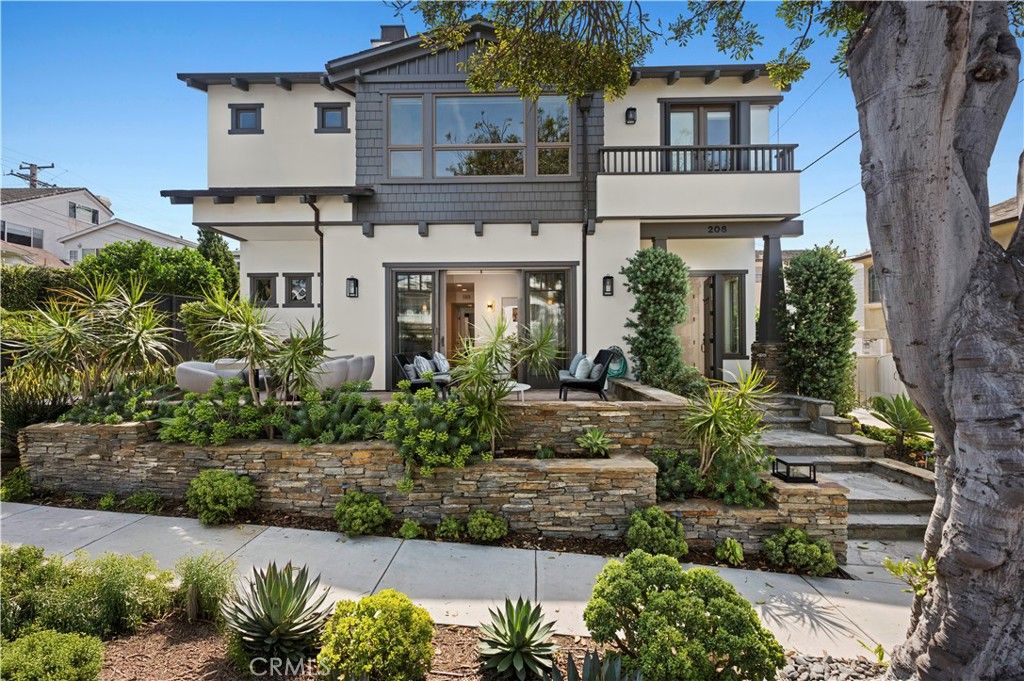 Photo of 206 Dahlia Ave, Corona Del Mar, CA 92625 (MLS # NP26078932)