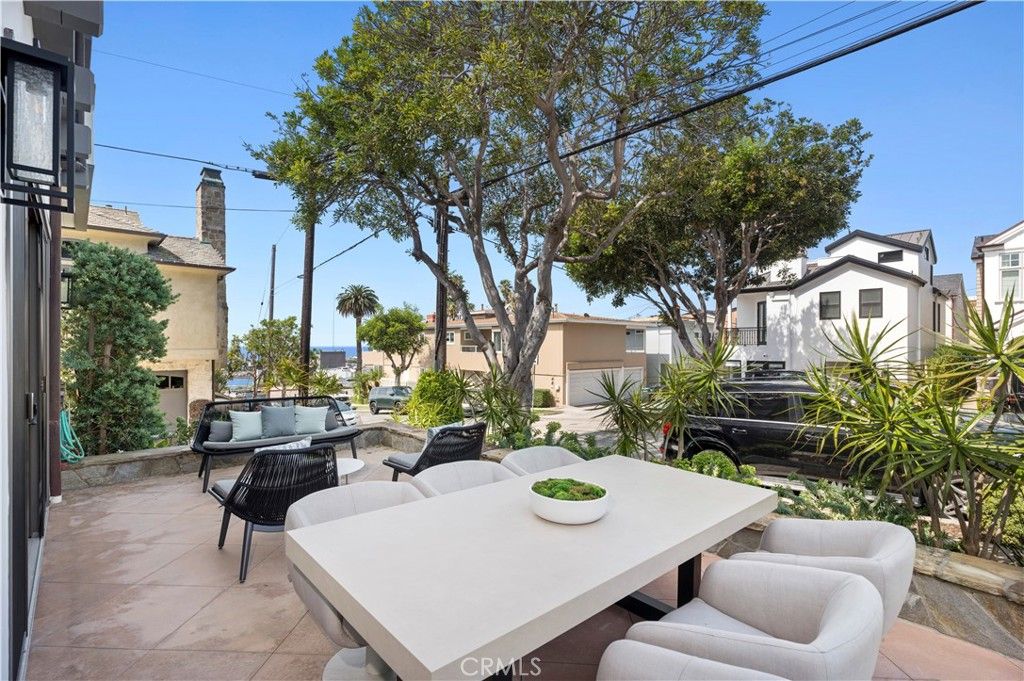 Photo of 206 Dahlia Ave, Corona Del Mar, CA 92625 (MLS # NP26078932)