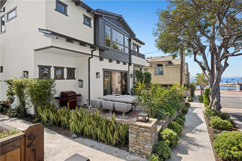 Photo of 206 Dahlia Ave, Corona Del Mar, CA 92625 (MLS # NP26078932)
