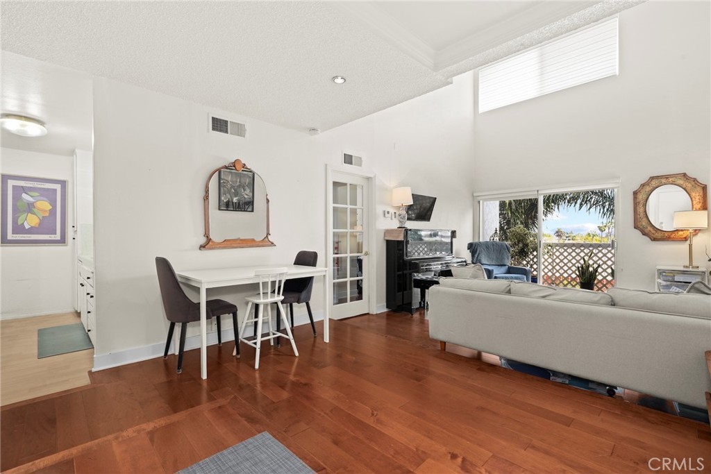 3565 Linden Avenue 323