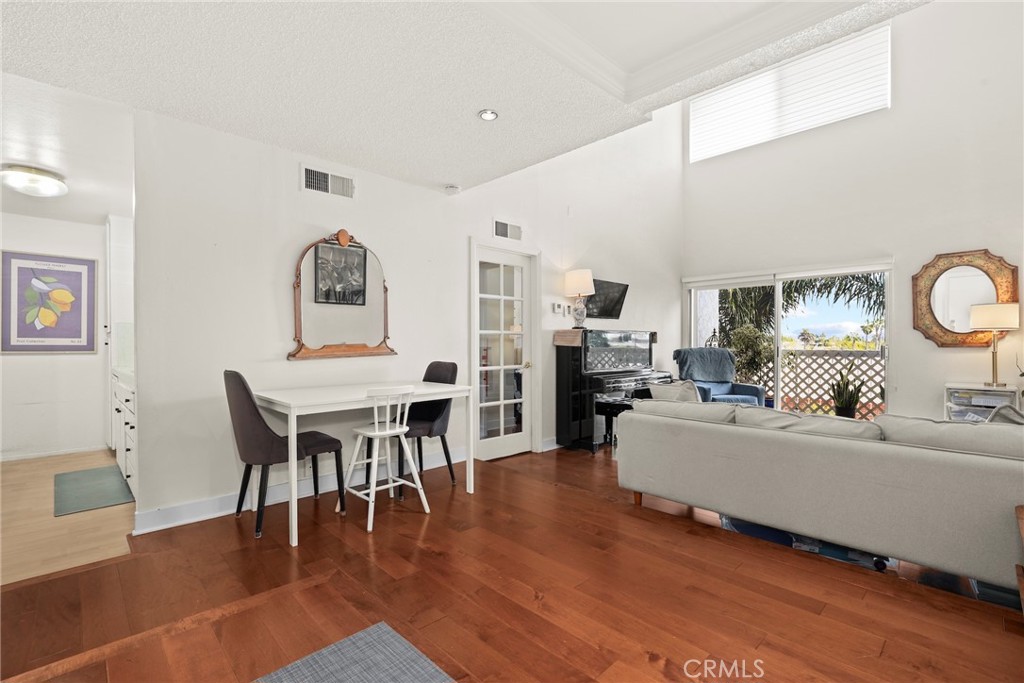 3565 Linden Avenue 323