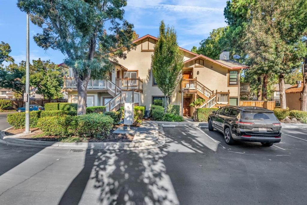 Photo of 38784 Huntington Circle, Fremont, CA 94536 (MLS # ML82025443)