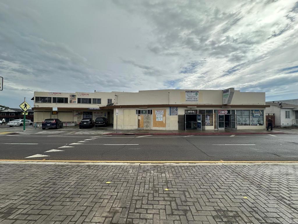 Prime mixed-use property with strong redevelopment potential. Ideal for demolition and rebuild or redesign with modern residential units. Best positioned for sale together with 4969 University Ave for maximum value and development opportunity. Buyer and buyer’s agent to verify all information.