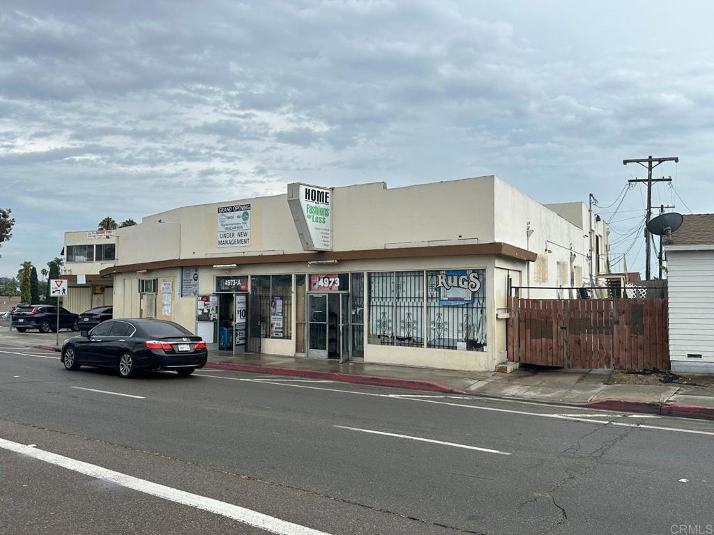 4973 83 University Avenue