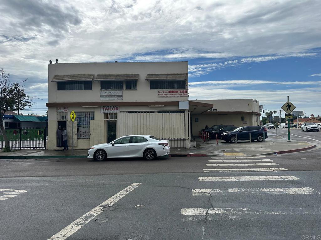 4973 83 University Avenue