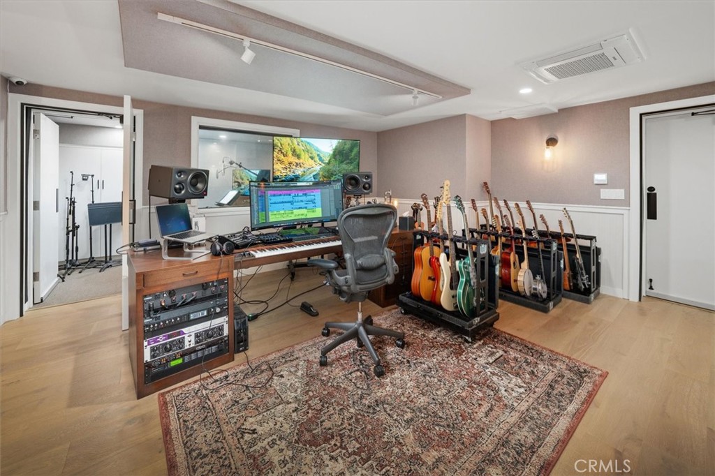 Agoura Hills, California, 91301, United States, 4 Bedrooms Bedrooms, ,5 BathroomsBathrooms,Residential,Active,2037162