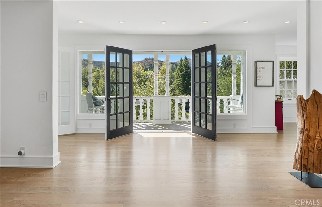 Agoura Hills, California, 91301, United States, 4 Bedrooms Bedrooms, ,5 BathroomsBathrooms,Residential,Active,2037162