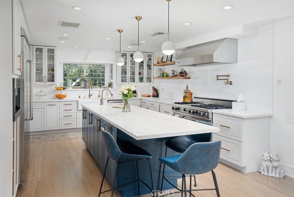 Agoura Hills, California, 91301, United States, 4 Bedrooms Bedrooms, ,5 BathroomsBathrooms,Residential,Active,2037162