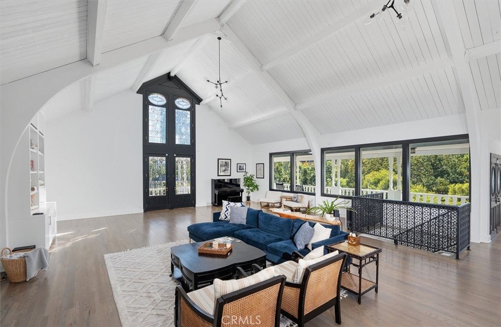 Agoura Hills, California, 91301, United States, 4 Bedrooms Bedrooms, ,5 BathroomsBathrooms,Residential,Active,2037162