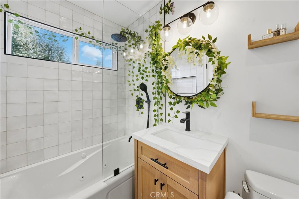 Agoura Hills, California, 91301, United States, 4 Bedrooms Bedrooms, ,5 BathroomsBathrooms,Residential,Active,2037162