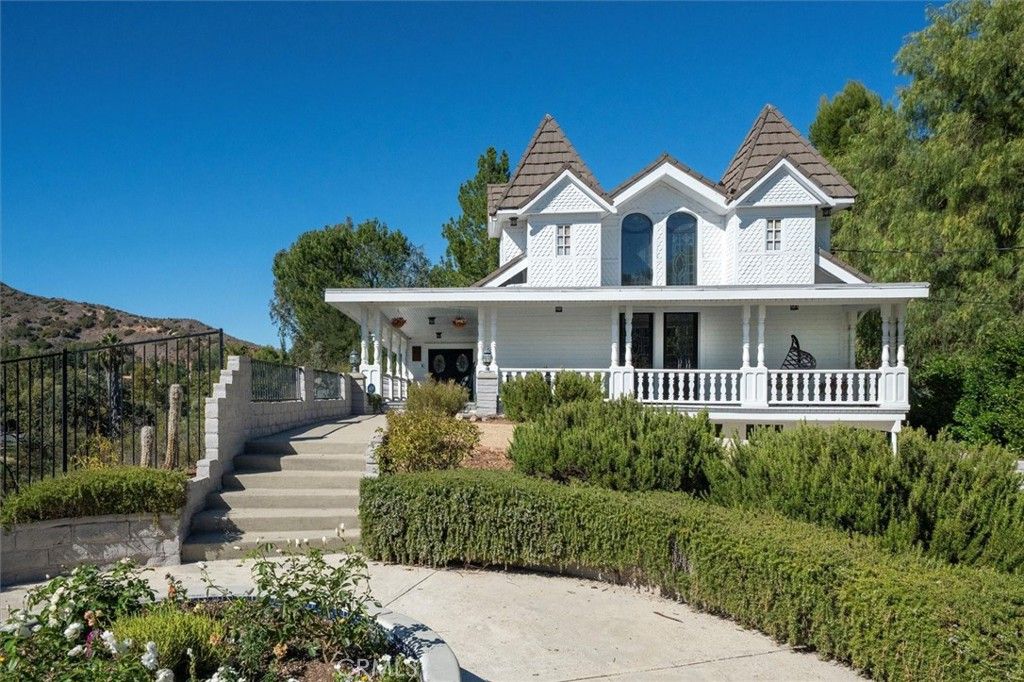 Photo of 28933 Wagon Road, Agoura Hills, CA 91301 (MLS # SR25242548)