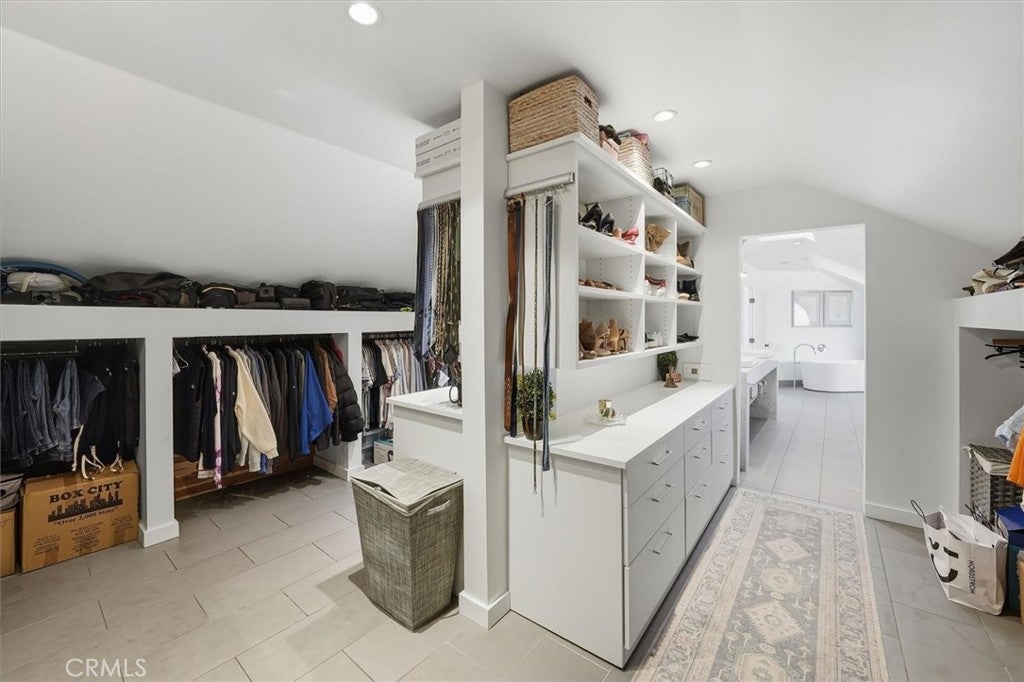 Agoura Hills, California, 91301, United States, 4 Bedrooms Bedrooms, ,5 BathroomsBathrooms,Residential,Active,2037162