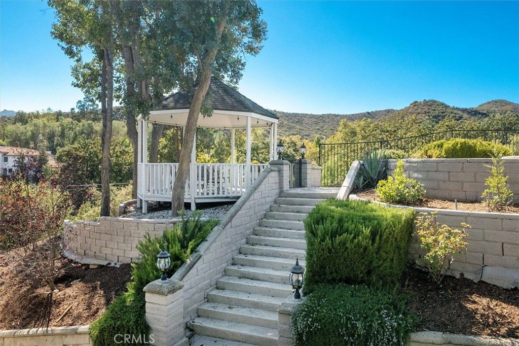 Photo of 28933 Wagon Road, Agoura Hills, CA 91301 (MLS # SR25242548)