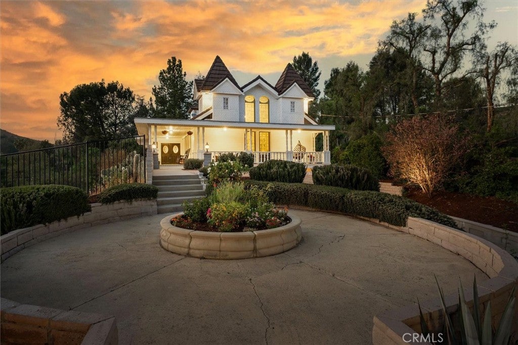 Agoura Hills, California, 91301, United States, 4 Bedrooms Bedrooms, ,5 BathroomsBathrooms,Residential,Active,2037162