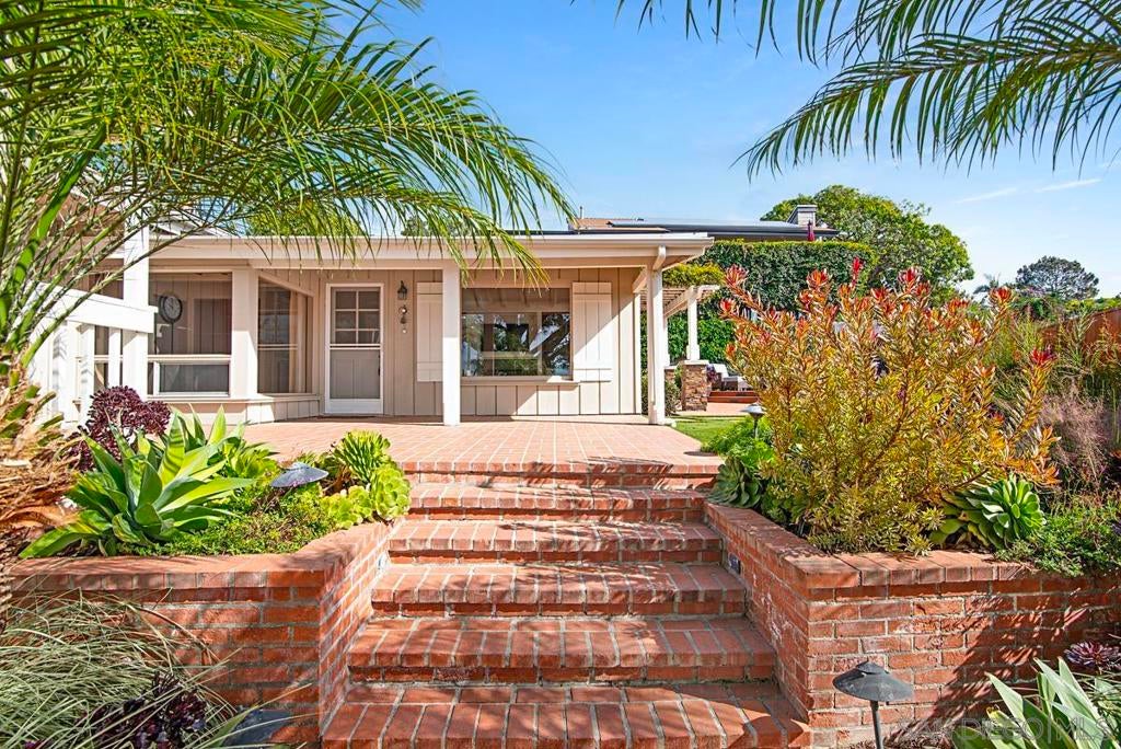 573 Amphitheatre Dr