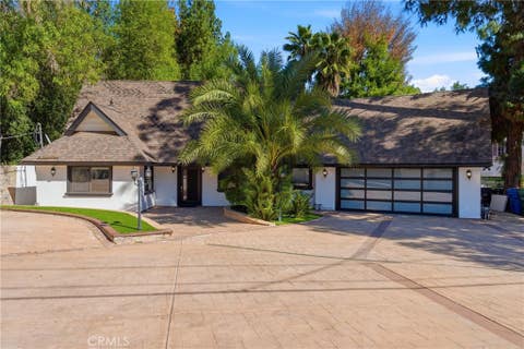 Photo of 5836 Winnetka Avenue, Woodland Hills, CA 91367 (MLS # GD26134641)