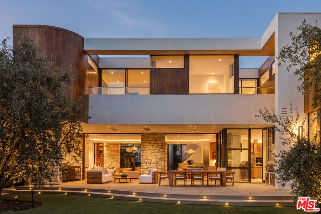 Photo of 709 Walden Drive, Beverly Hills, CA 90210 (MLS # 26950487)
