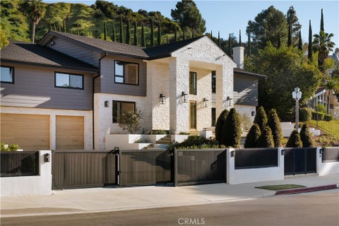Photo of 4072 Alonzo Avenue, Encino, CA 91316 (MLS # SR26223536)