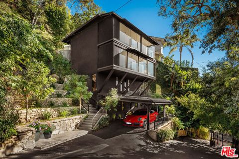 Photo of 1782 Viewmont Drive, Los Angeles, CA 90069 (MLS # 26834287)