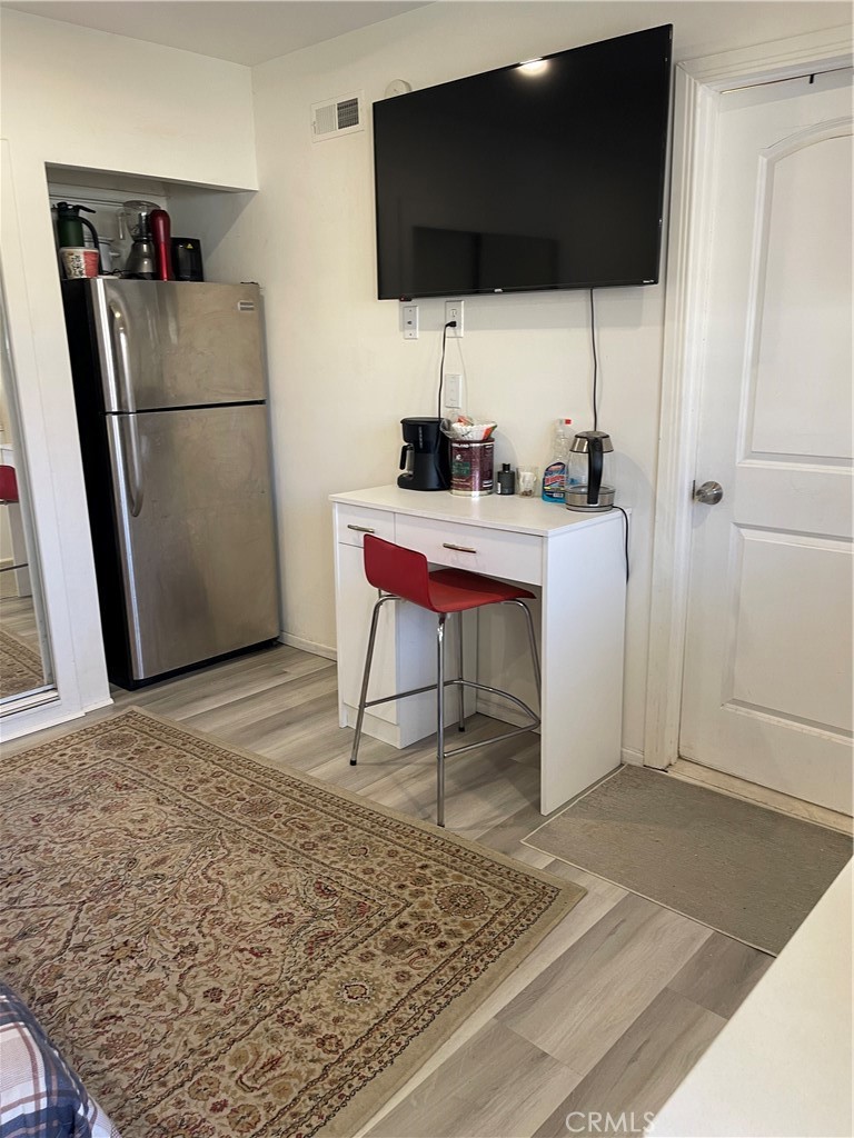 Properties 3 20619 Cohasset Street