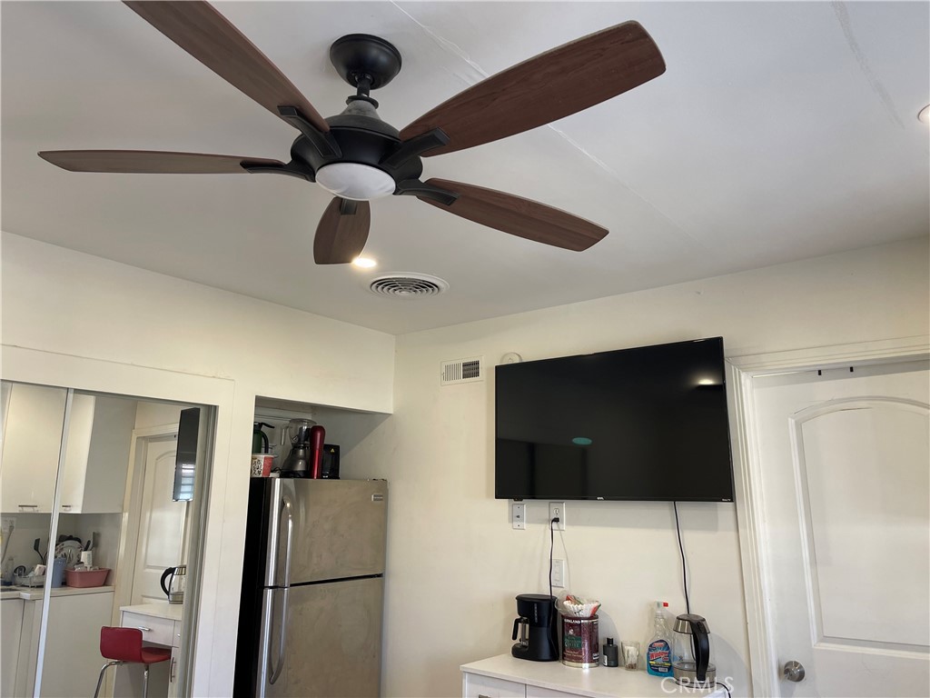 Properties 4 20619 Cohasset Street