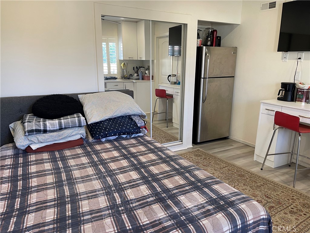 Newly Remodeled Studio for Rent
This beautifully upgraded studio is move-in ready! Featuring Pergo flooring, recessed lighting, and a smooth ceiling with a ceiling fan, the unit offers both comfort and style. Enjoy a private entrance and patio, along with one dedicated parking space conveniently located in front of the unit.
All utilities are included in the rent, making this an excellent value. The property is situated close to shopping centers, schools, and the Westfield Mall in Woodland Hills.