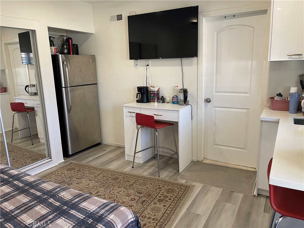Properties 1 20619 Cohasset Street
