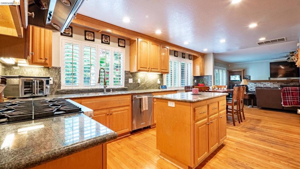 2214 Peyton CT