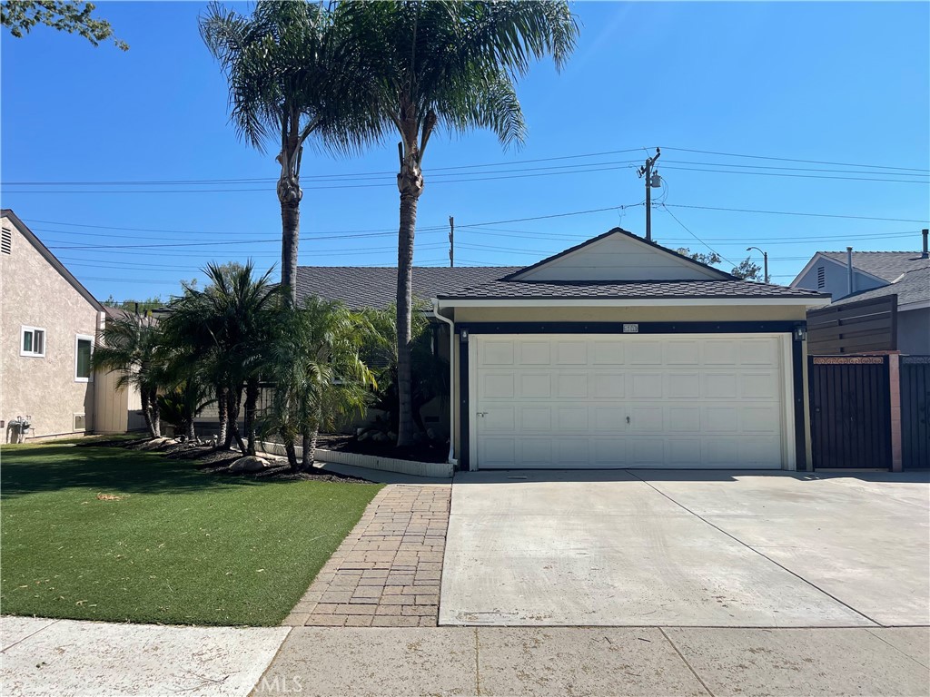 Excellent Lakewood location! Spacious four bedroom two bath home in Lakewood’s 90713 ZIP Code. Open kitchen to dining area and living room, large main bedroom with private bath. Three good size bedrooms to fit all your family needs. Private backyard with covered patio quiet Lakewood Street don’t miss out on this property!