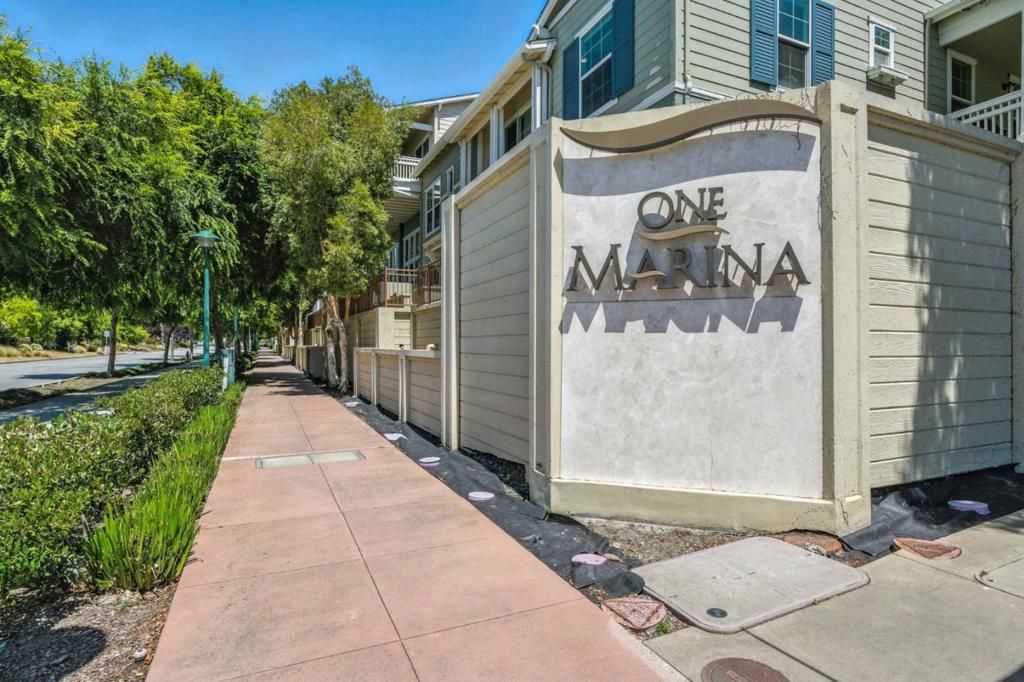 Photo of 636 Fan Tail Way #905, Redwood City, CA 94063 (MLS # ML82031384)